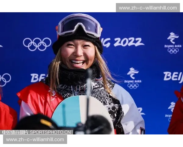 单板滑雪名将克洛伊·金状态正佳 U型场地统治力依旧